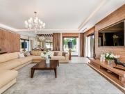 Chalet en venta en Marbella, Los Naranjos. Exquisita...