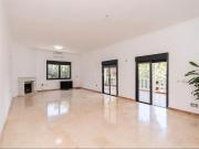 Chalet en venta en Marbella, Río Real. Descubra el...