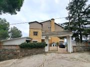 Chalet en venta en Olesa de Montserrat. Zona de les...