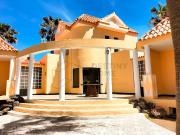 Chalet en venta en Oliva La, Corralejo. Villa de Lujo en...