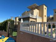 Chalet en venta en Orihuela, Los Almendros. Villa con...