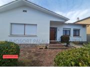 Chalet en venta en Palau solità i Plegamans. BONITA CASA...