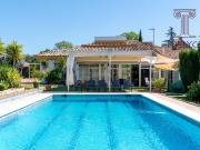 Chalet en venta en Palomares del Río. Chalet en Urb....