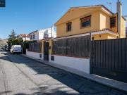 Chalet en venta en Pinos Genil. GRAN CHALET CON PISCINA...