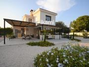 Chalet en venta en Población de Arroyo. CHALET REFORMADO...