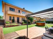 Chalet en venta en Porqueres. Exclusivo chalet con...