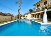 Chalet en venta en Premià de Dalt. Chalet en venta con...