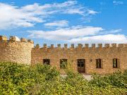 Chalet en venta en Relleu. Castillo reformado en venta...