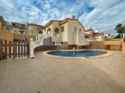 Chalet en venta en Rojales. No te pierdas esta vivienda...