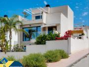 Chalet en venta en Rojales. Villa con piscina privada,...