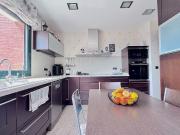 Chalet en venta en Rubí, de 185 m² 5 habitaciones por...