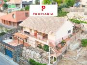 Chalet en venta en Rubí, de 244 m² 3 habitaciones por...