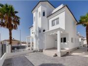 Chalet en venta en La Marina, Alicante Costa Blanca