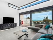 Chalet en venta en San Miguel de Salinas. Elegante villa...