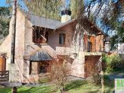 Chalet en venta en Sierra de los Padres. Gas natural....