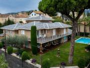 Chalet en venta en Tiana. Villa de Lujo con Piscina...