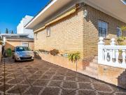 Chalet en venta en Tomares, Las Almenas. Chalet...