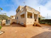 Chalet en venta en Torrevieja, Aguas Nuevas. Chalet en...