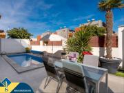 Chalet en venta en Torrevieja, Aguas Nuevas. Villa con... Chalet en venta en Torrevieja, Aguas Nuevas. Villa con...