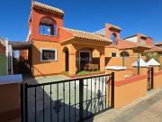 Chalet en venta en Torrevieja, Aguas Nuevas. Villa...
