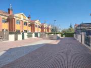 Chalet en venta en Valladolid, Covaresa. Chale adosado...