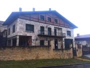 Chalet en venta en Valle de Mena. Chalet tipo caserio a...