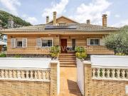 Chalet en venta en Vallirana, de 411 m² 4 habitaciones...