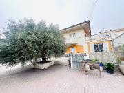 Chalet en venta en Vilanova i La Geltrú, de 180 m² 5...