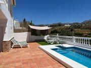 Chalet en venta Nerja con 280 m2 4 dormitorios y piscina...