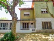 Chalet ideal para dos familias con jardín y terraza...