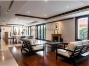 Chalet independiente con jardín y piscina en venta en...