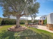 Chalet independiente con piscina comunitaria en zona...