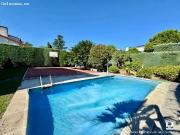 Chalet independiente con piscina, jardín y zona de... Chalet independiente con piscina, jardín y zona de...