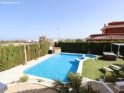 Chalet independiente de 5 dormitorios en Doña Pepa,...