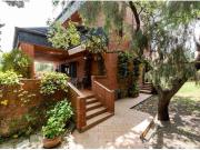 Chalet independiente de casi 400m² en urbanización...
