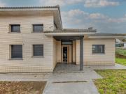 Chalet independiente en C/ Canigó Urb Llac del Cigne...