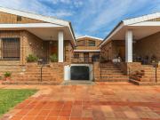 CHALET INDEPENDIENTE EN URBANIZACIÓN SANTA CLARA