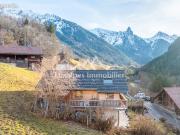 Chalet lumineux et chaleureux avec garage double à Manigod