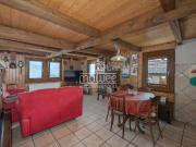 Chalet mitoyen avec dépendance et grand potentiel à...