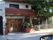 chalet moderno 4 ambientes 201 M2. sobre lote 165 M2....