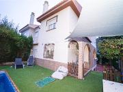 Chalet pareaddo con piscina propia