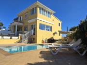 Chalet pareado con piscina privada en Montaña La Data