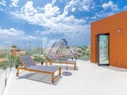 CHALET PAREADO EN URBANIZACIÓN PRIVADA CON PISCINA Y PÁDEL