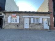 Chalet ph al frente de 3 ambientes con patio en Dorrrego...