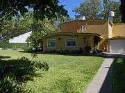 chalet pintorezco con excelente jardin zona Rio Baigorria