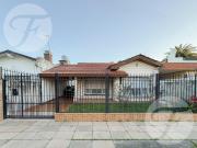 Chalet Reciclado con Departamento Independiente, Quincho...