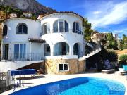 Chalet renovado de 5 dormitorios en Calpe, con piscina...