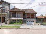 Chalet solido con excelente ubicación