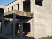 Chalet tes ambientes con entrada de auto y gran parque,...