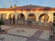 Chalet unifamiliar en venta en Carmona